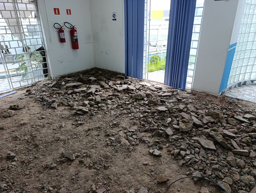 Antes: demolição do piso